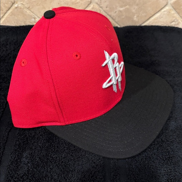 Houston Rockets Red/Black SnapBack Hat - Picture 3 of 8